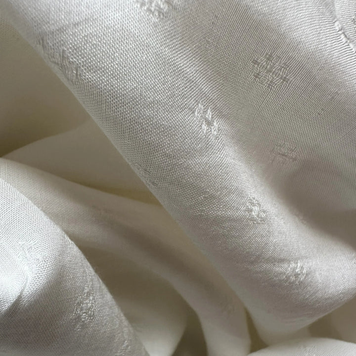 Soft banana fabric suitable for breathable scarves and shawls