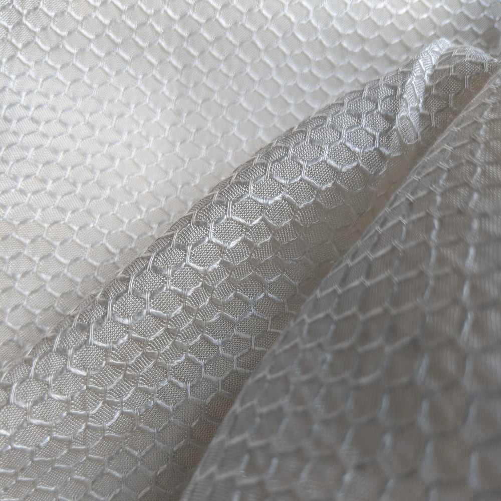 Wrinkle-Resistant Eucalyptus Textile – Smooth Texture and Natural Shine
