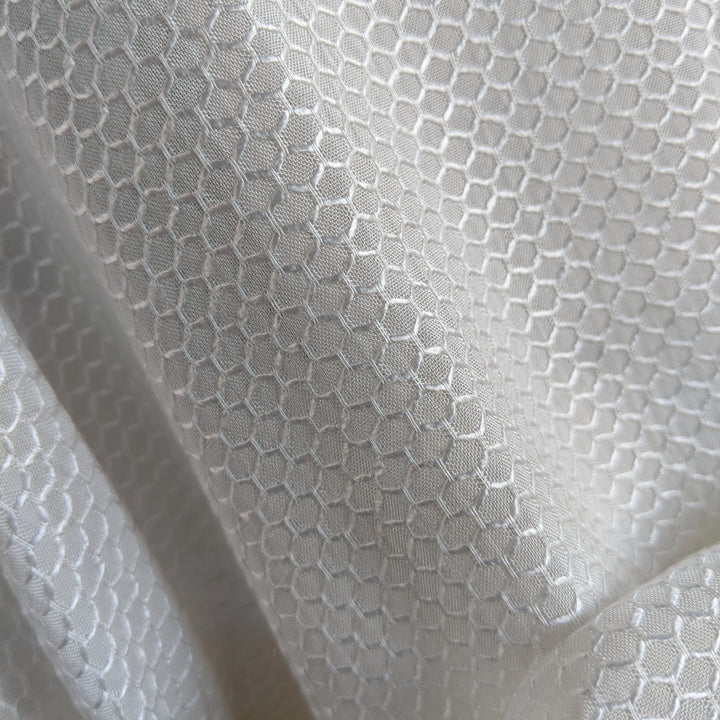 Wrinkle-Resistant Eucalyptus Textile – Smooth Texture and Natural Shine